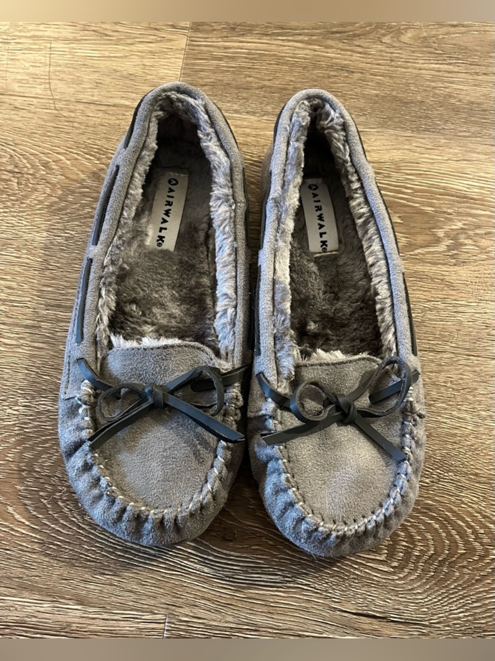 Airwalk Gray Faux-Fur Moccasin Slippers for Women - size 7